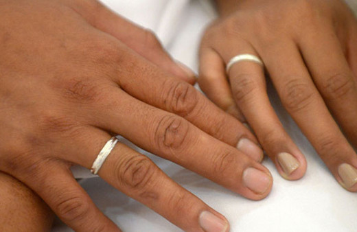 Davetli havaya ateş açtı: Damat testislerinden vuruldu