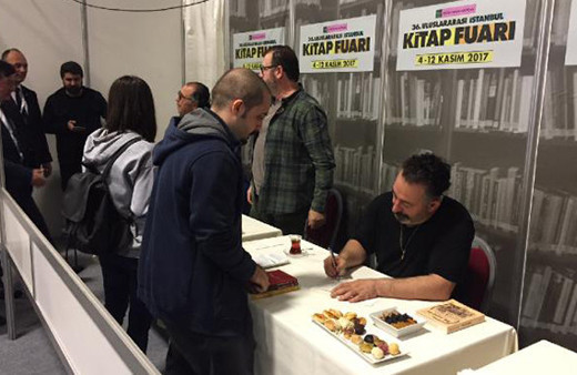 Kitap fuarında Cem Yılmaz izdihamı!