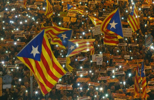 Tutuklu Katalan siyasiler için 100 binler sokağa döküldü!