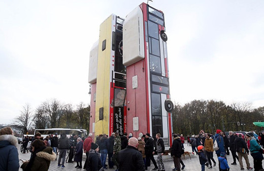 İnsanlık dramına 'otobüs barikatları' ile dikkat çekti!