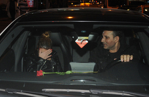 Çıtır sevgiliyle yakalandı köşe kapmaca oynadı! 