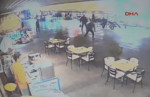 Pompalı tüfekli saldırı güvenlik kamerasında