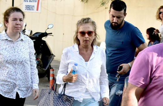 Nazlı Ilıcak çok duygulandı! Yaşlıyım deyip Gül ve Akar'ı...