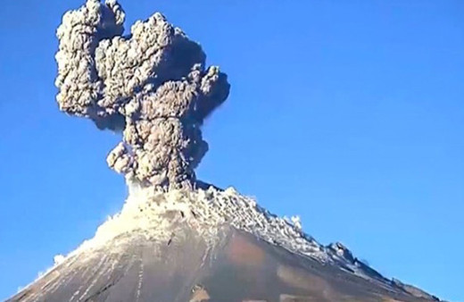 Meksika yanardağ alarmı: 24 saatte 3 kere patladı