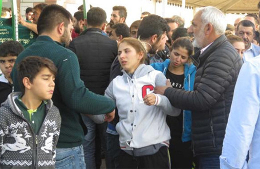 Bir kadın cinayeti daha: Eşini başından vurdu!