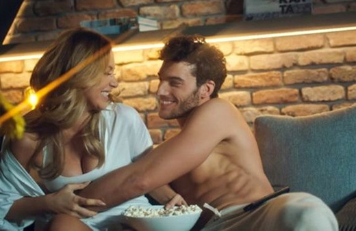 Hadise'nin cesur sahneleri olay olmuştu klip kopya çıktı!