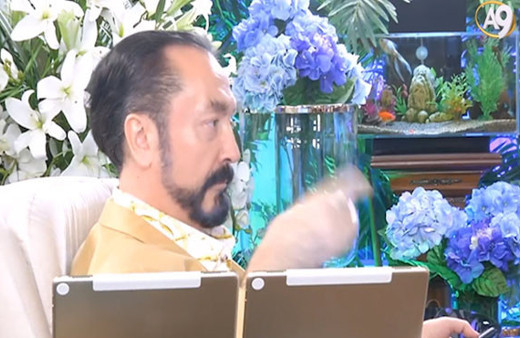 Adnan Oktar suyunu çıkardı! 18 kedicikle birlikte...