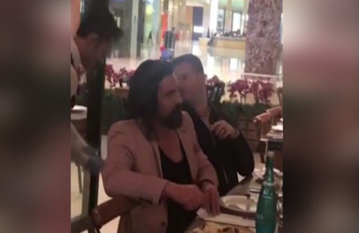 Diriliş Ertuğrul ekibi Katar'da Şazeli'de yemek yedi