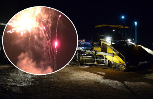 Asfalt döşemeye havai fişek patlattılar!