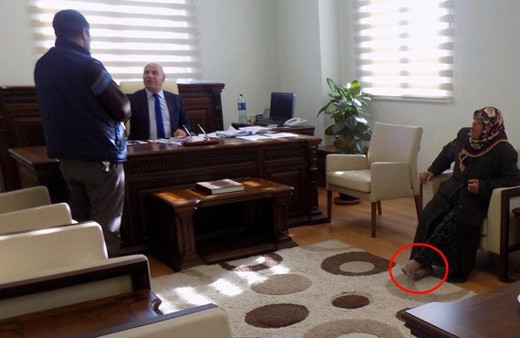 Makama ayakkabısız girmişti! İsteği yerine getirildi