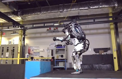 Bu robot insanlığını sonu olacak bakın ne yapıyor