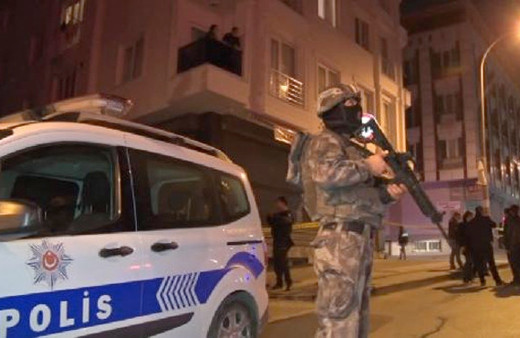 Esenyurt'ta kimlik soran polislere ateş açıldı