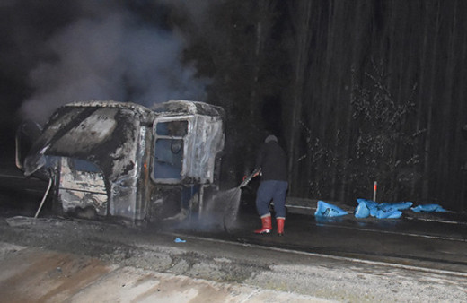 Afyonkarahisar'da 3 tırın karıştığı kazada feci ölümler