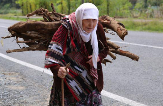 Hikayesi yürek burkmuştu! Fatma nineye el uzatan biri var