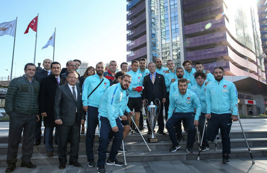 Ampute Milli Takım, Ağaoğlu'ndan evlerini aldı