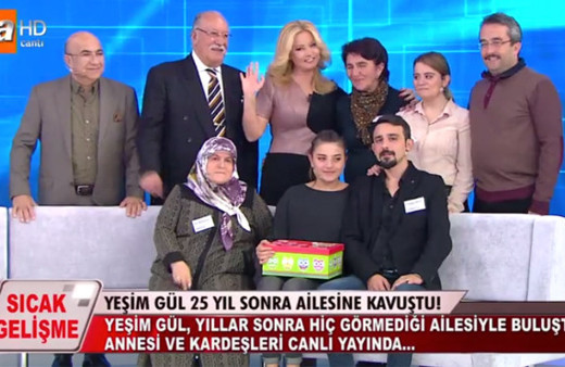 25 yıldır ailesini arayan Yeşim Gül canlı yayında kavuştu 