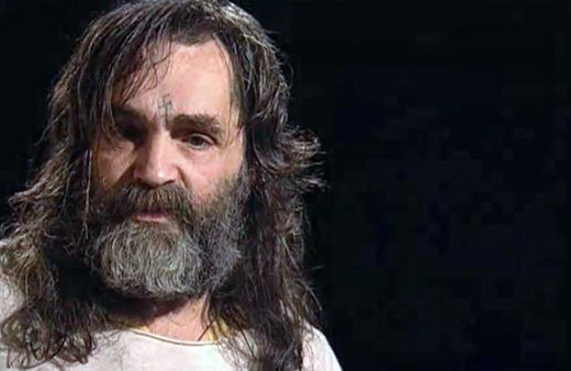 Dünyanın en ünlü seri katili Charles Manson kimdir