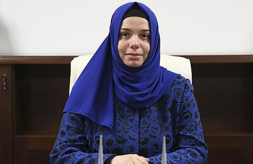 Diyanet'in ilk kadın başkan yardımcısı göreve başladı