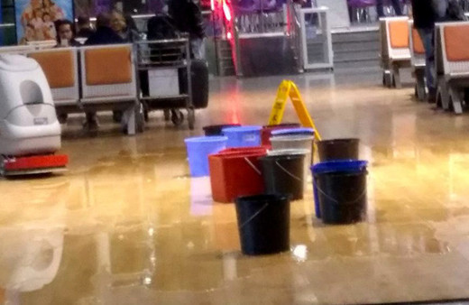 Hatay Havalimanı'nda 16 kova yan yana konulursa