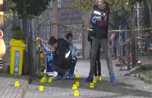 Bağcılar'da kafeye silahlı saldırı yaralılar var