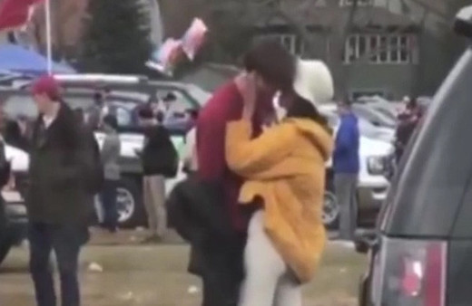 Obama'nın Kızı, sevgilisiyle dudak dudağa yakalandı