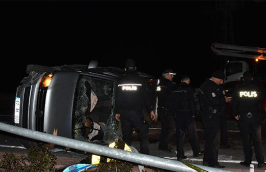 AK Partilileri taşıyan minibüs kaza yaptı! Eski milletvekili...