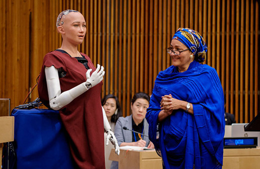 Robot Sophia aile kurmak istiyor!