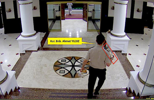 FETÖ sanığı Binbaşı Yıldız duruşmada göz göre.. 