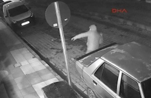 Hırsızlar çaldıkları çelik kasayı açamayınca