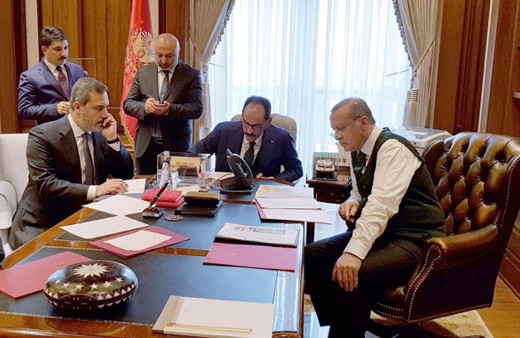 Erdoğan'ın sancaklı ofis fotoğrafı! Beştepe'deki ruh hali