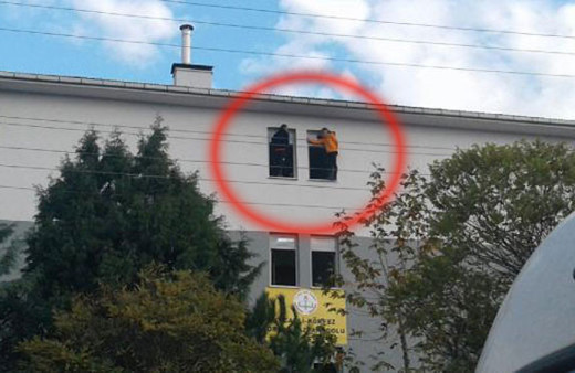 Lisede korku dolu anlar! Pencereye çıktı ve...