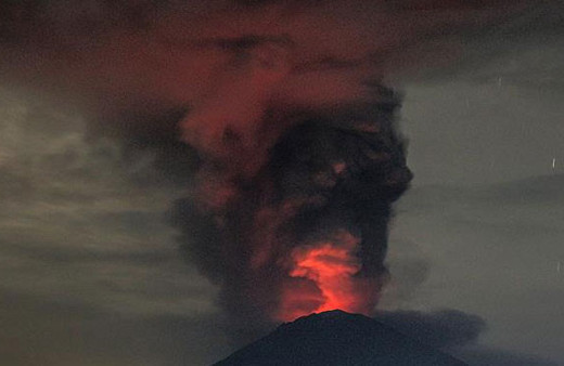 Binlerce insan hayatta kalmak için kaçıyor