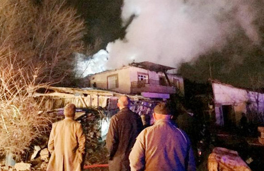 Yangına giden itfaiye aracı mahalleliyi isyan ettirdi