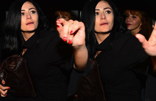 Ev partisinden zil zurna sarhoş çıktı muhabirlere çattı! 