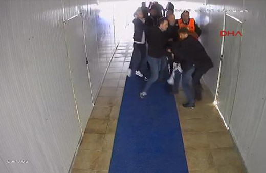 Miletvekilinden protokol görevlisine dayak!