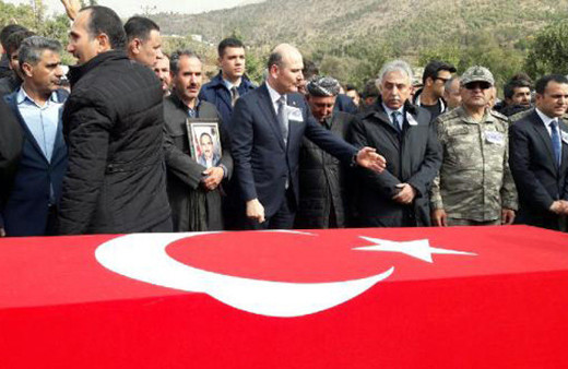 Türkiye'nin ciğeri yanmıştı! Süleyman Soylu 8 şehidin verildiği Şemdinli'de