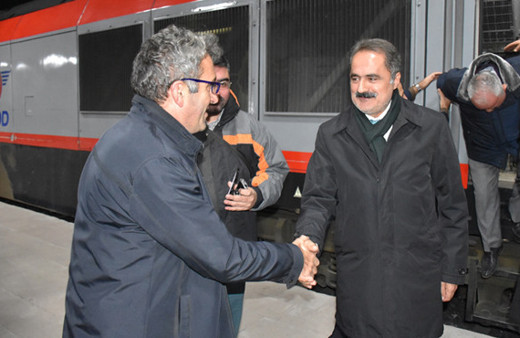 Bakü-Tiflis-Kars Demiryolu'nda ilk tren Kars'a ulaştı