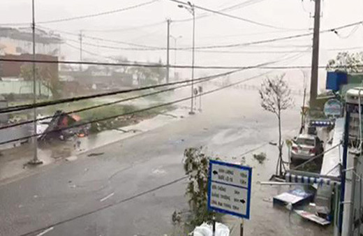 Vietnam'da Damrey tayfunu: 20 ölü 17 kayıp