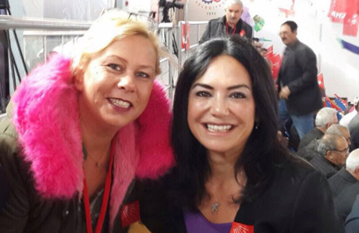 CHP'li vekilin eşi kongrede olay çıkardı