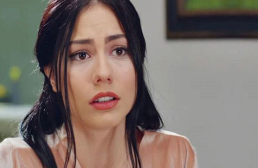 Demet Özdemir, mikrofon elindeyken 'İşedim' diyerek bağırdı