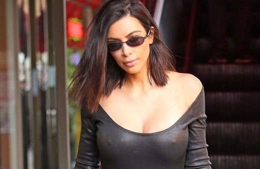 Ünlülerin sütyensiz hallerine bakın!