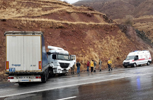 Sivas'ta aynı mevkide iki trafik kazası: 1 ölü, 1 yaralı