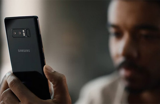 Samsung, Apple’la böyle dalga geçti!