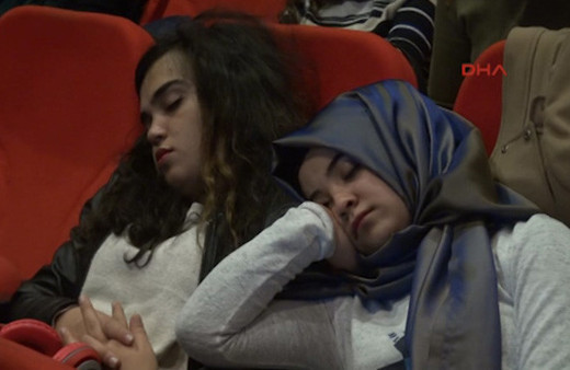 Sempozyumda böyle uyudular