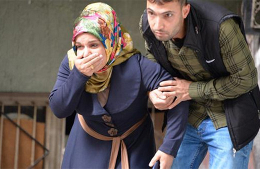 Çocuklarının gözü önünde feci olay!