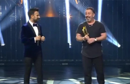 Cem Yılmaz'dan geceye damga vuran Tarkan esprisi