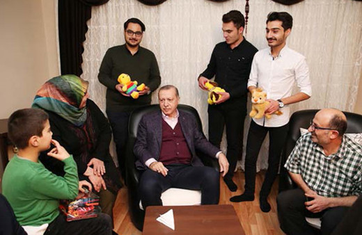 Üçüzlerin 17 yıllık hayalleri gerçek oldu