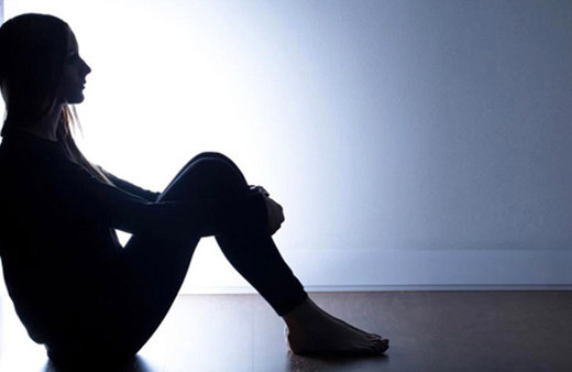 Kız öğrenci eşarpla kendini öldürmek istedi!