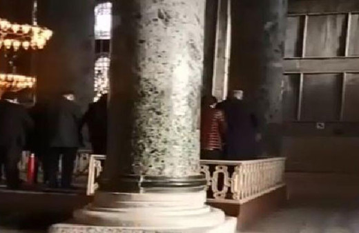  Ayasofya'da ezan okuyup namaz kıldılar! İlginç görüntüler...
