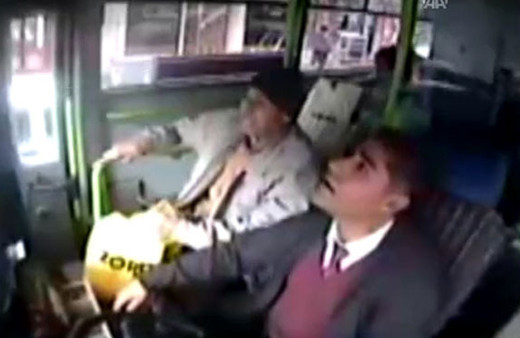 Fenalaşan yolcuyu hastaneye yetiştirdi